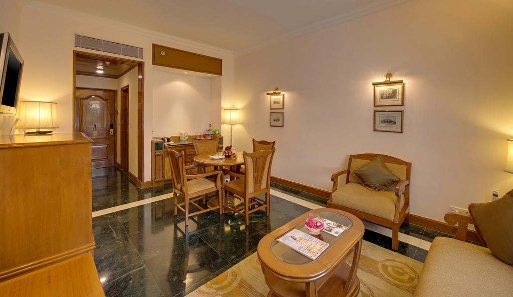Hotel The Ummed Ahmedabad Airport Zewnętrze zdjęcie