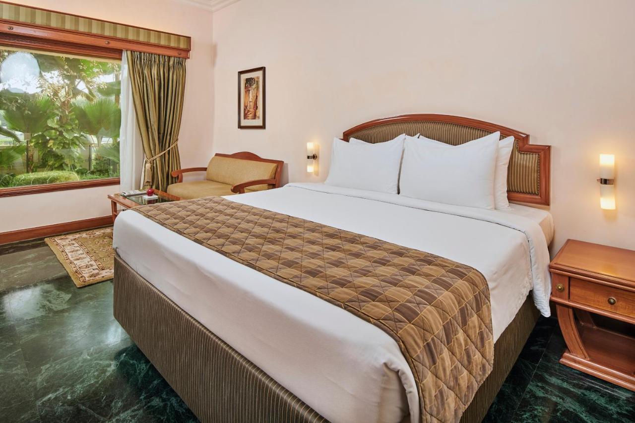 Hotel The Ummed Ahmedabad Airport Zewnętrze zdjęcie