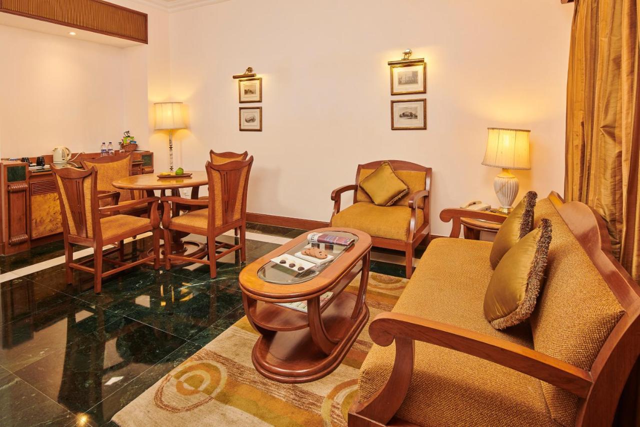 Hotel The Ummed Ahmedabad Airport Zewnętrze zdjęcie