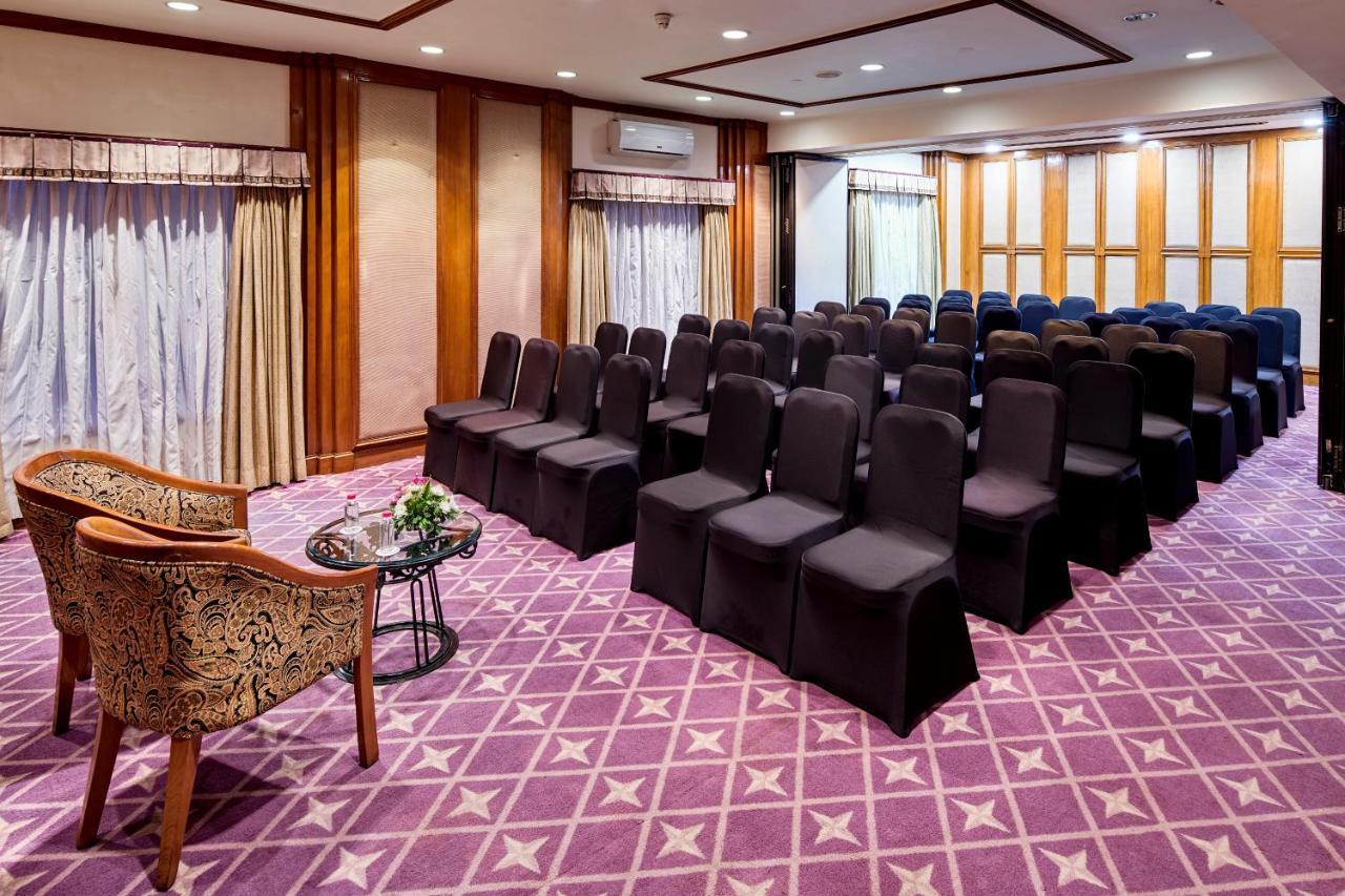 Hotel The Ummed Ahmedabad Airport Zewnętrze zdjęcie